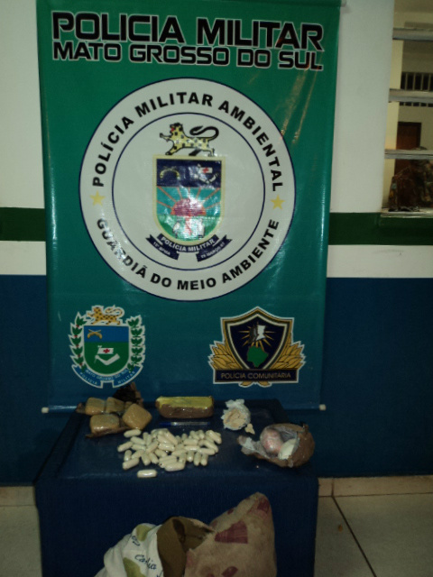 PMA prende mulher com quase 2 kg de pasta base de cocaína em ônibus