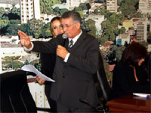 Prefeito interino de Dourados promete 'varrer' a corrupção Prefeito interino de Dourados promete 'varrer' a corrupção