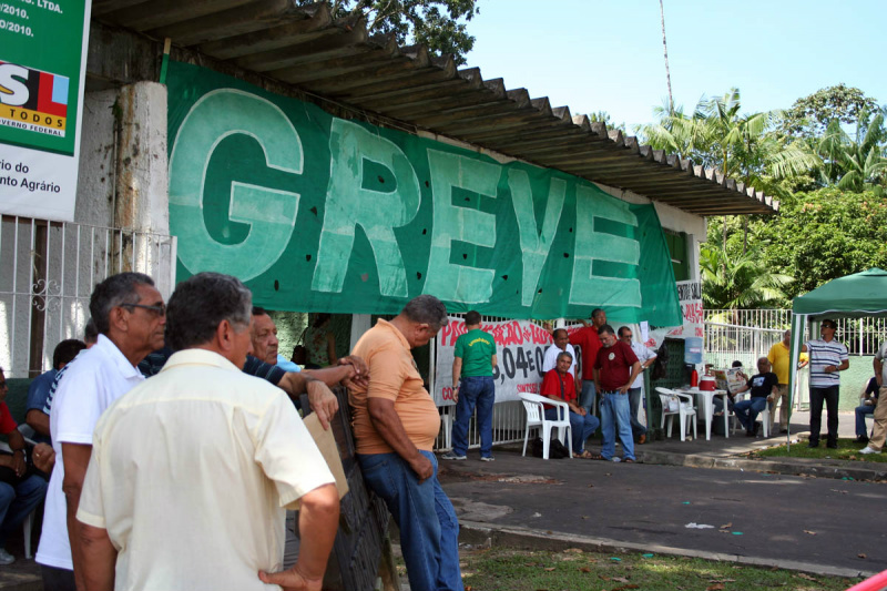 Greve de servidores do Incra chega a 21 estados brasileiros segundo confederação
