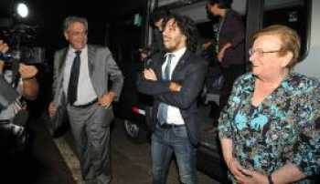 Deputados visitam Papuda e dizem que Dirceu pode trabalhar fora Parlamentares da Comissão de Direitos Humanos da Câmara dos Deputados visitam o Presídio da Papuda para verificar a situação de José DirceuFoto: José Cruz/Agência Brasil