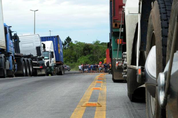 Governo atuará como mediador entre caminhoneiros e empresas, diz Cardozo Ministro defendeu o direito de manifestação dos caminhoneiros, mas assegurou medidas necessárias para reduzir os danos causados à população / Foto: Divulgação