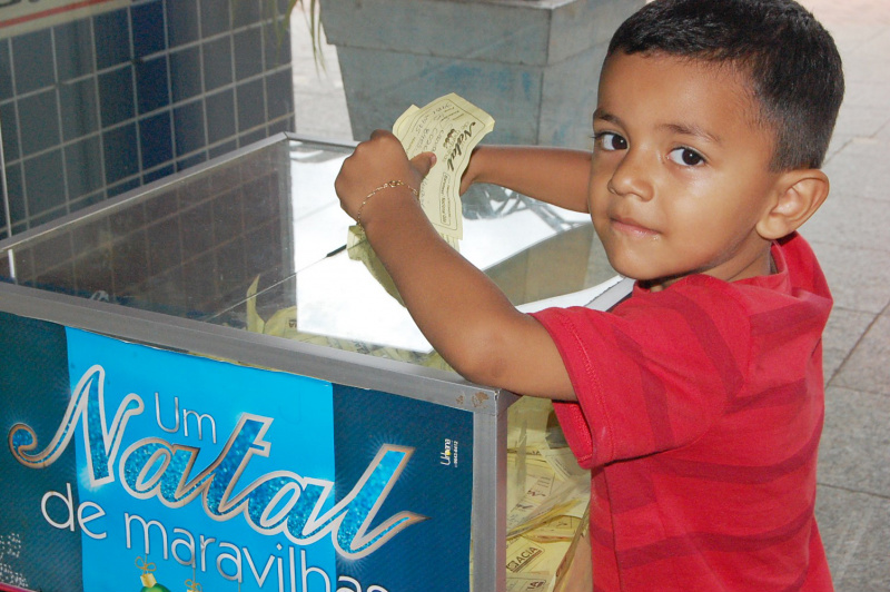 Acontece neste sábado (5) o sorteio da campanha "Um Natal de Maravilhas" da Acia Felipe Miranda depositando seus cupons.
