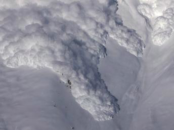 Avalanche mata mais de 100 pessoas no norte do Afeganistão - Reuters/Denis Balibouse