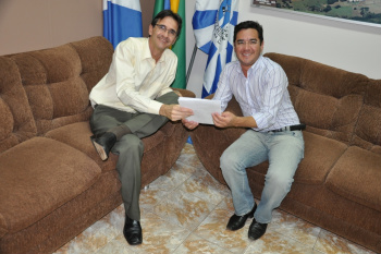 Prefeitura de Amambai apoia campanha Natal da Gente Prefeito Dirceu Lanzarini e o vice e secretário de Indústria e Comércio, José Aguiar.