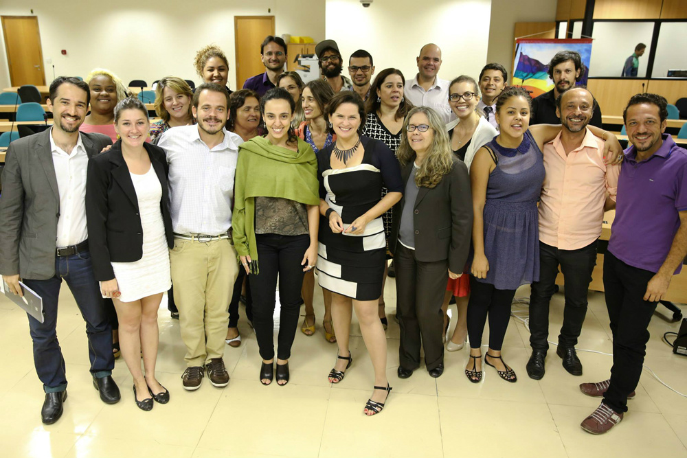 Ivana Bentes (ao centro) e a equipe da Secretaria da Cidadania e da Diversidade Cultural logo após a realização da primeira conversa de uma série que deverá promover a participação social no debate sobre políticas públicas de cultura. (Foto de Janine Moraes)