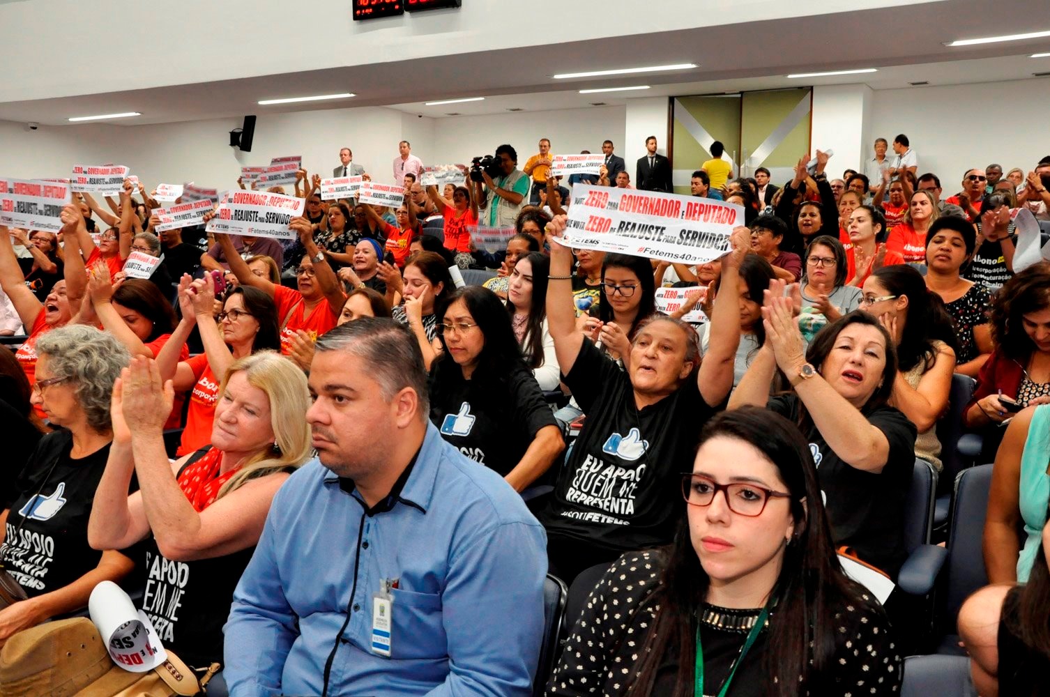 Aprovada prorrogação do abono dos servidores estaduais Servidores estaduais acompanharam a votação do Projeto de Lei 123/2019 / Foto: Divulgação