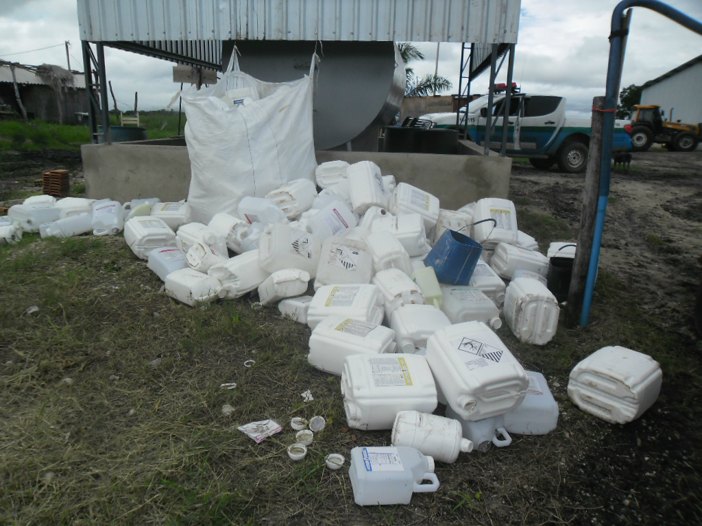 As embalagens eram dos seguintes produtos: Borosol, Carbomax, Grifosato, kaiso, majesty, Malation, Nubrid, Oberol,Paradox, Premio e Priori / Foto: PMA