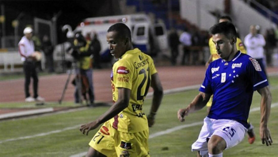 Cruzeiro fica no 0 a 0 com time boliviano em estreia na Libertadores Willian pouco produziu e ainda foi amarelado na partida contra o Universitario de Sucre
