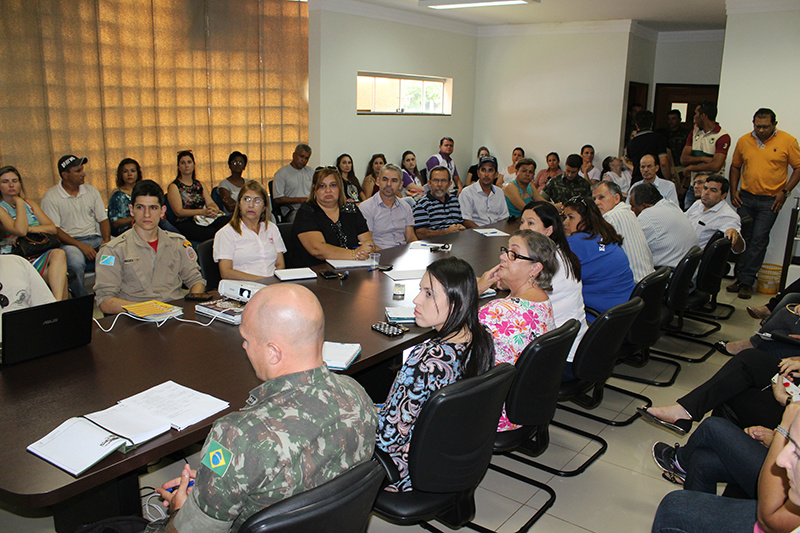Reunião para tratar de mutirão aconteceu na Prefeitura de Amambai e reuniu dezenas de autoridades, agentes e voluntários / Foto: Decom