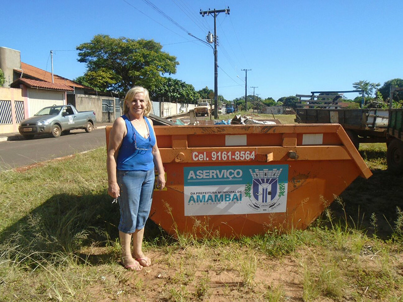 A Presidente da Associação de Moradores do Conjunto Habitacional Guaicurus aprova a iniciativa: “Com o local correto para o descarte de entulhos, não há mais desculpa para descuidar da limpeza do próprio terreno” / Foto: Decom