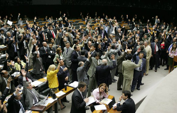 Câmara reajusta verba de gabinete e libera passagens para cônjuge de deputados A Mesa Diretora da Câmara aprovou o reajuste em diversas verbas parlamentares, incluindo a de gabinete, que passa de R$ 78 mil para R$ 92.053,00 mensais / Foto: Divulgação