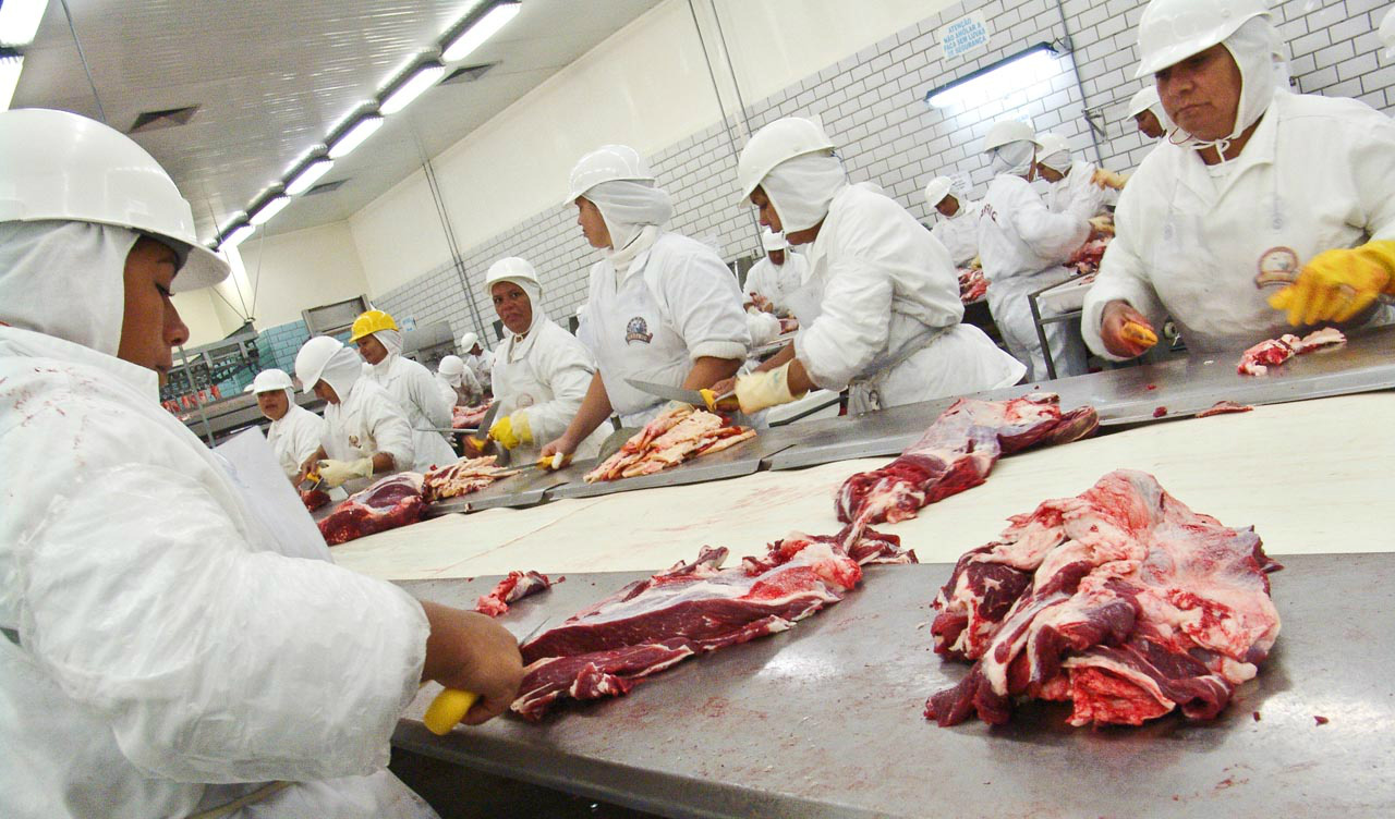 Exportação de carne bovina deve ter queda expressiva em 2015