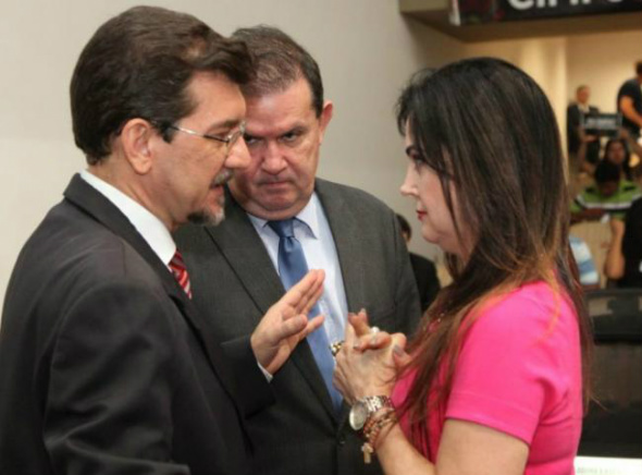 Deputada nega espaço para colega e gera novo bate-boca na Assembleia Deputada nega espaço para colega e gera novo bate-boca na Assembleia