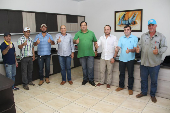 PV declara apoio às pré-candidaturas de Dr. Bandeira e Brito em Amambai Dr. Bandeira (PSDB) com membros do Partido Verde em AmambaiFoto: Assessoria
