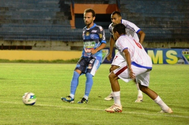 Sete não perdeu para Ivinhema no Douradão, mas também não venceu Sete perdeu chances criadas no fim da partida e ficou no zero com Ivinhema (Foto: IviNotícias)