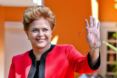 Dilma diz manter relação “republicana e solidária” com governadores e prefeitos Dilma diz manter relação “republicana e solidária” com governadores e prefeitos