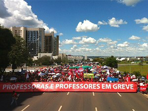 Professores do DF em greve(Foto: Maiara Dornelles / G1)