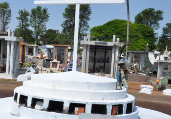 Prefeitura de Amambai prepara cemitério para Dia de Finados Cemitério Municipal Santo Antônio.