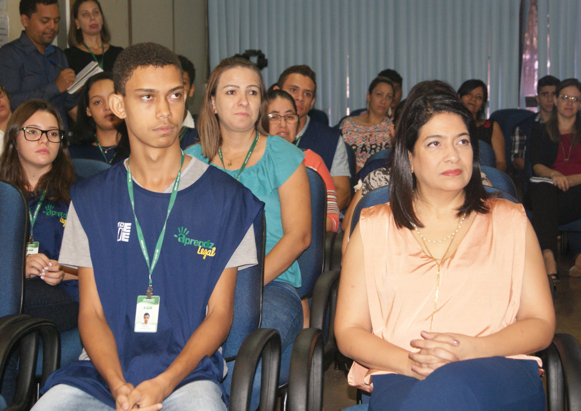 Ação da Sedhast norteará novas formas de contratação de Jovem Aprendiz Jovem Aprendiz e a secretária Elisa Cleia Nobre.Foto: Divulgação