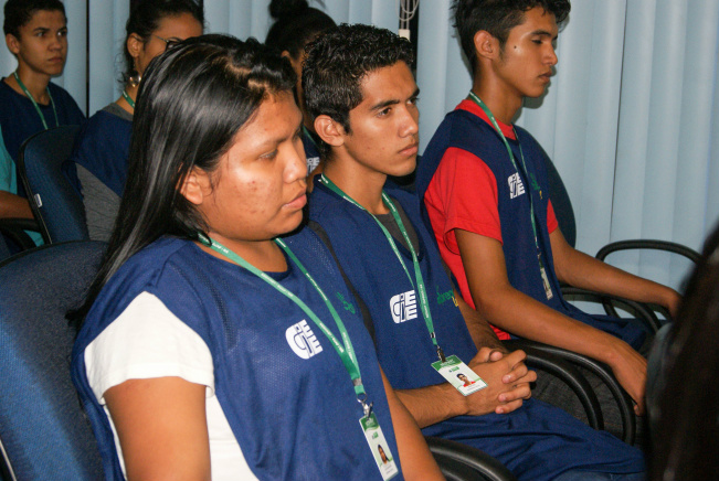 Ação da Sedhast norteará novas formas de contratação de Jovem Aprendiz Jovens desenvolvem prática aliada com estudos teóricos.Foto: Divulgação