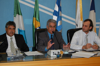 Com mais quatro, Amambai terá 13 vereadores em 2012 A mesa diretora 2011: Daniel (E), Coconho e Luciney.