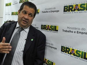 Saldo de empregos no primeiro semestre foi menor que o de 2010 Saldo de empregos no primeiro semestre foi menor que o de 2010