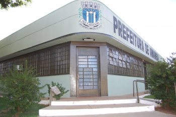 Repartições públicas terão ponto facultativo de 29 de outubro a 1º de novembro Prédio da Prefeitura de Amambai.