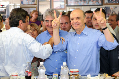 Serra diz que irá valorizar os funcionários públicos Serra diz que irá valorizar os funcionários públicos