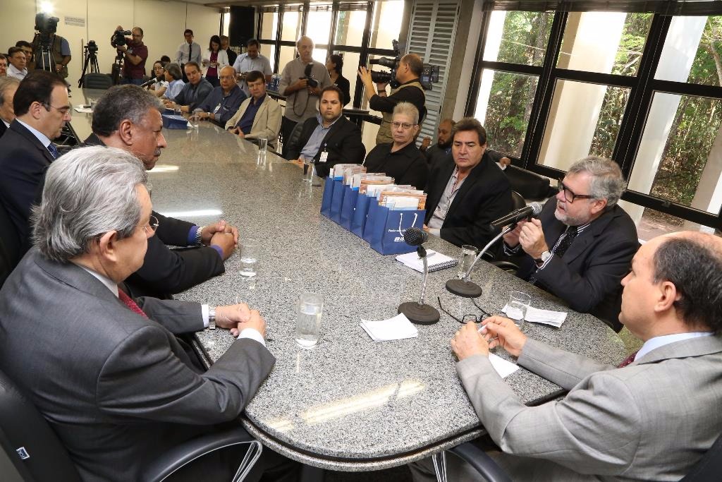 Reunião contou com a presença do presidente nacional do IBGE, Roberto Ramos (ao microfone)