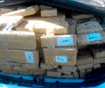 Carro estava carregado com maconhaFoto: Divulgação)
