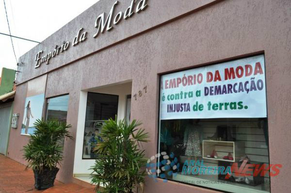 Boa parte do comércio de Aral Moreira fechou as portas hoje em apoio aos produtores rurais da cidade.