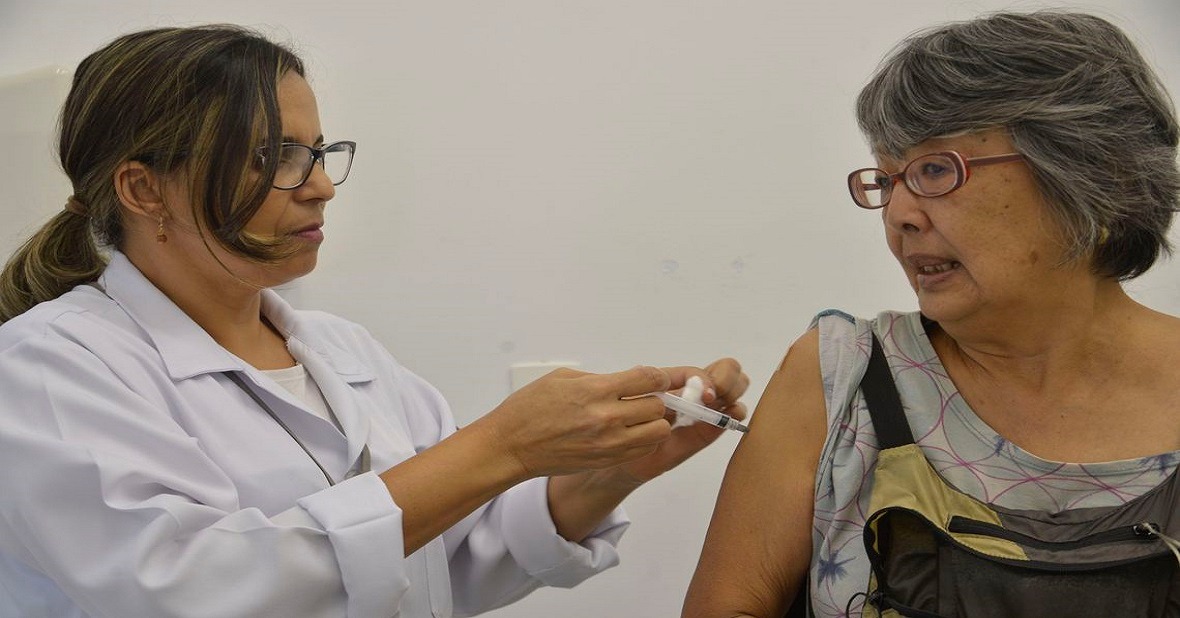 Vacinação contra gripe acaba hoje e partir deste sábado será aberta à população Vacinação contra gripe acaba hoje e partir deste sábado será aberta à população