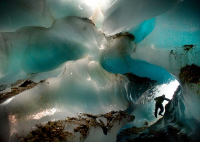 Fotógrafo americano captura espetáculo de cavernas geladas