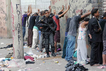 Movimentos sociais fazem ato na cracolândia contra ação policial