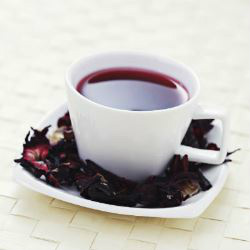 Chá de hibisco tem ação diurética./ Foto: Divulgação
