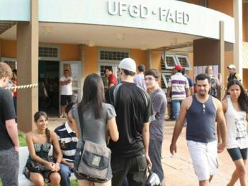 Lista de aprovados no vestibular da UFGD será divulgada na quarta-feira Lista de aprovados no vestibular da UFGD será divulgada na quarta-feira