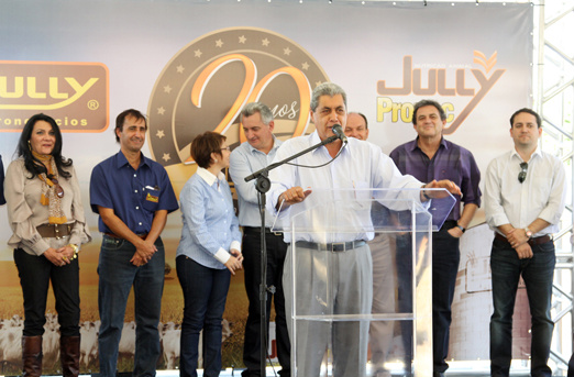 Indústria agropecuária se expande com apoio do governo em São Gabriel do Oeste Indústria agropecuária se expande com apoio do governo em São Gabriel do Oeste
