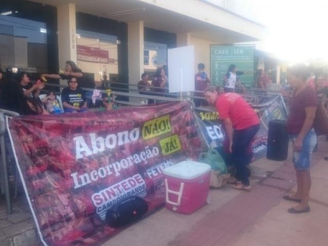 Com decisão do TJMS, servidores da Educação devem voltar às escolas ou poderão ter ponto cortado. (Foto: Jones Mário/Arquivo)