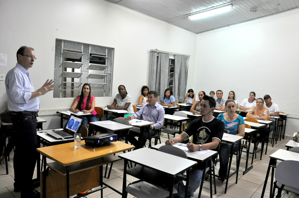 Palestra sobre tributação foi oferecida para pequenos empresários de Amambai A palestra intitulada “Tributação Namedida”, ministrada por Sergio Almir Wachter, teve como objetivo instruir aos participantes sobre como avaliar a opção tributária ideal e identificar as opções mais vantajosas de tributação para o seu negócio / Foto: Assessoria
