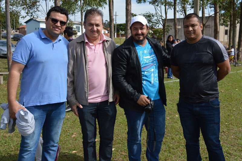 Valdair Pereira ao lado de Roberto Ractiunne, Jauro Moretto e Leonildo Acosta / Foto: Moreira Produções