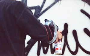 PMA autua em R$ 9 mil pichadores detidos pela Polícia Militar