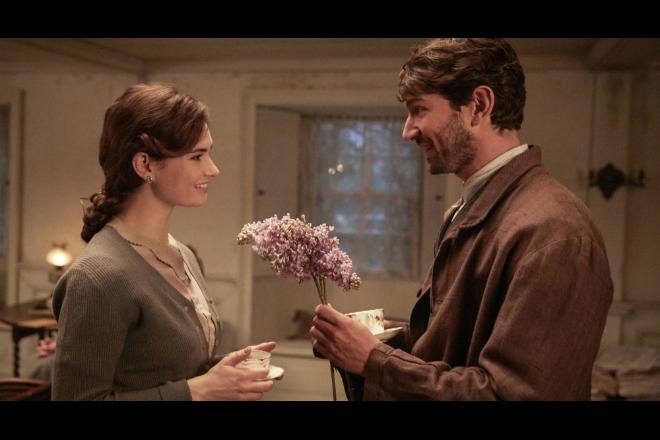 Confira programação de shows e dicas de filmes e séries para o fim de semana “A Sociedade Literária e a Torta de Casca de Batata” é um romance que se passa em 1946 - Foto: Divulgação