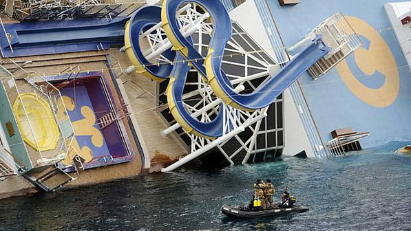 Depois de naufrágio de navio, Itália teme desastre ecológico