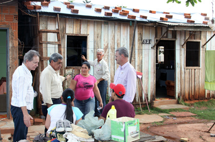 Ministério da Integração autoriza R$ 6,7 milhões para municípios de MS vítimas Governador visitou famílias atingidas por granizo em Naviraí