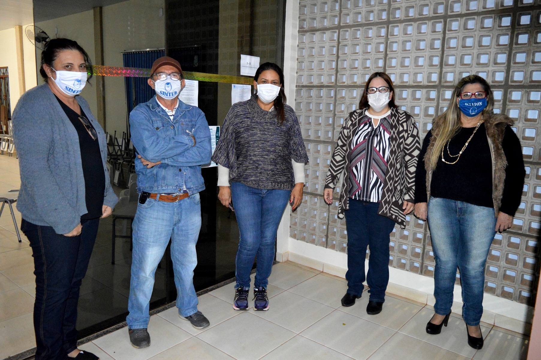 Membros da diretoria eleita junto do atual presidente do Simted, professor Humberto Vilhalva / Foto: Moreira Produções