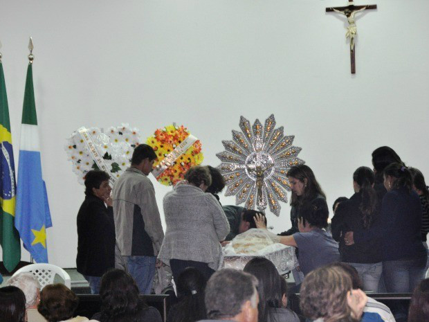 Corpo de diretor morto a tiros está sendo velado na Câmara Municipal de Nova Andradina e será sepultado na manhã desta sexta-feira (29). (Foto: Marcio Rogerio/Nova News)