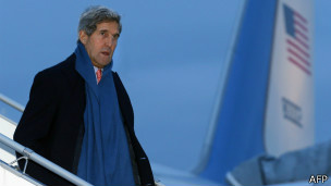John Kerry chegou a Genebra neste sábado(23), após viajar às pressas para participar de negociações
