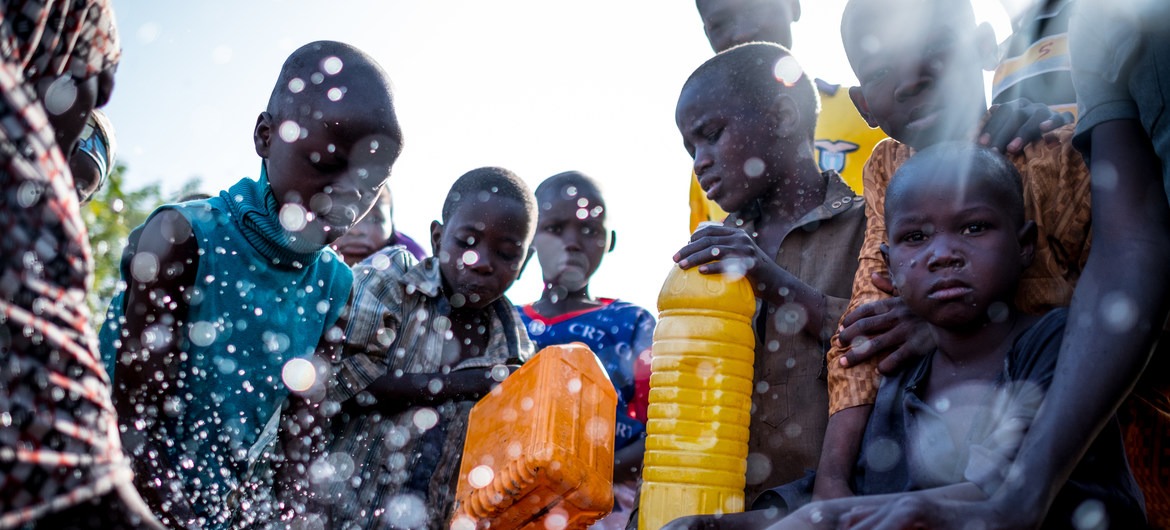 Número recorde de pessoas precisou de ajuda humanitária em 2017 Foto: UNICEF/Gilbertson VII Photo ||Crianças na Nigéria, um dos países onde o Ocha ajudou a lutar contra a fome no ano passado.