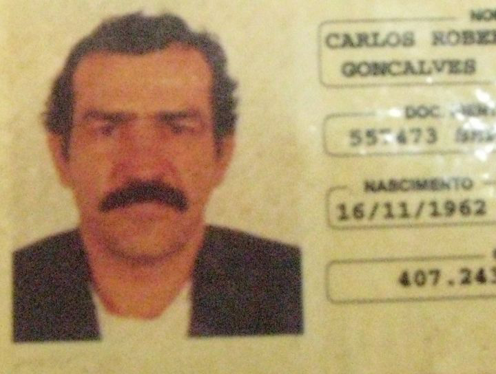 A vítima, Carlos Roberto Gonçalves, atingido por três facadas desferidas por sua enteada. Ele não resistiu aos ferimentos e morreu no local.Foto: Divulgação.