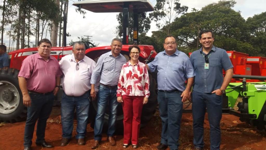 Vereador Darci participa de entrega de Patrulha Mecanizada para Amambai Patrulha mecanizada foi viabilizada através de emenda da Deputada Federal Tereza Cristina (Centro) / Foto: Assessoria